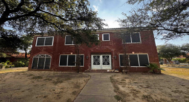 720 N Stone Ave, Laredo, Texas 78040, 5 Bedrooms Bedrooms, 10 Rooms Rooms,4 BathroomsBathrooms,Residential,For Sale,720 N Stone Ave,20263863