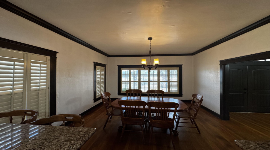 720 N Stone Ave, Laredo, Texas 78040, 5 Bedrooms Bedrooms, 10 Rooms Rooms,4 BathroomsBathrooms,Residential,For Sale,720 N Stone Ave,20263863