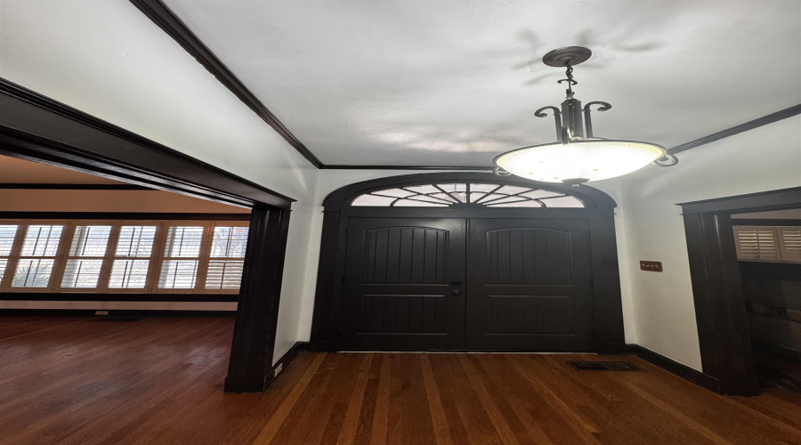 720 N Stone Ave, Laredo, Texas 78040, 5 Bedrooms Bedrooms, 10 Rooms Rooms,4 BathroomsBathrooms,Residential,For Sale,720 N Stone Ave,20263863