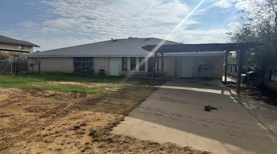 108 S Espana Dr., Laredo, Texas 78043, 4 Bedrooms Bedrooms, 9 Rooms Rooms,2 BathroomsBathrooms,Residential,For Sale,108 S Espana Dr.,20263865