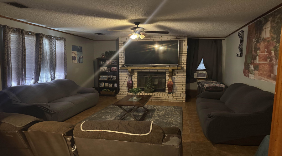 108 S Espana Dr., Laredo, Texas 78043, 4 Bedrooms Bedrooms, 9 Rooms Rooms,2 BathroomsBathrooms,Residential,For Sale,108 S Espana Dr.,20263865