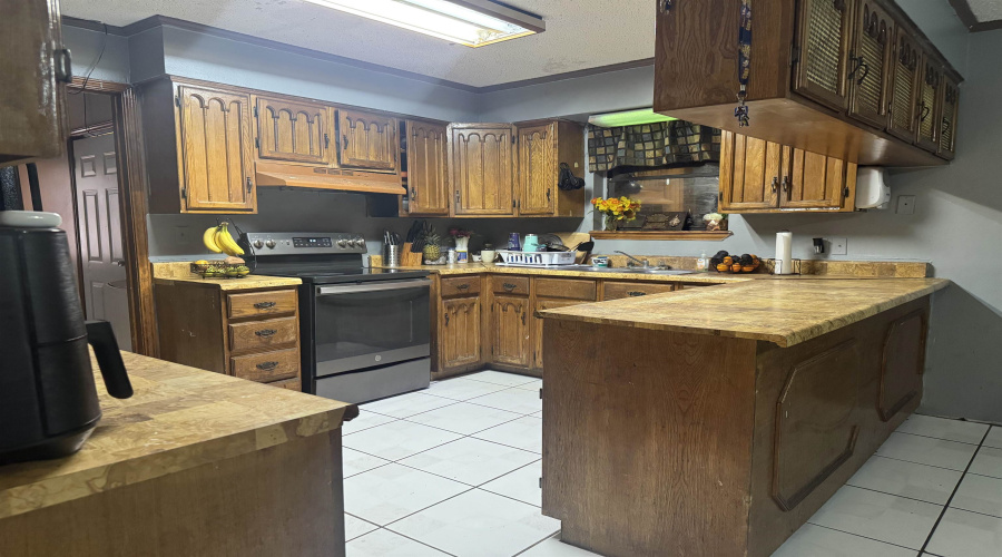 108 S Espana Dr., Laredo, Texas 78043, 4 Bedrooms Bedrooms, 9 Rooms Rooms,2 BathroomsBathrooms,Residential,For Sale,108 S Espana Dr.,20263865