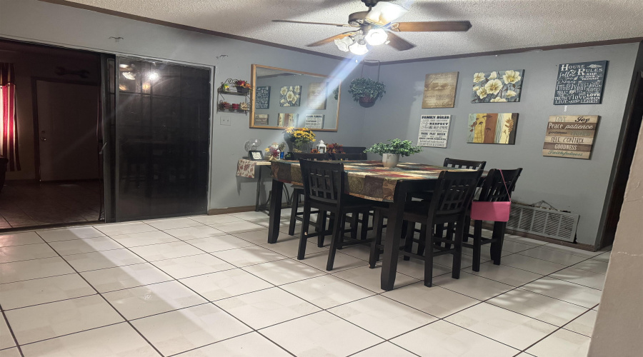 108 S Espana Dr., Laredo, Texas 78043, 4 Bedrooms Bedrooms, 9 Rooms Rooms,2 BathroomsBathrooms,Residential,For Sale,108 S Espana Dr.,20263865