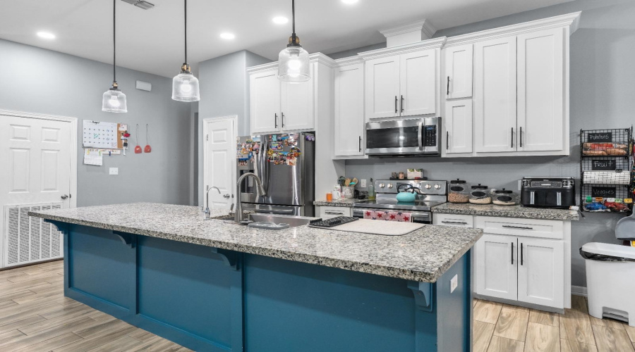 2303 Lake View Dr., Mission, Texas 78572, 3 Bedrooms Bedrooms, 6 Rooms Rooms,2 BathroomsBathrooms,Residential,For Sale,2303 Lake View Dr.,20263867