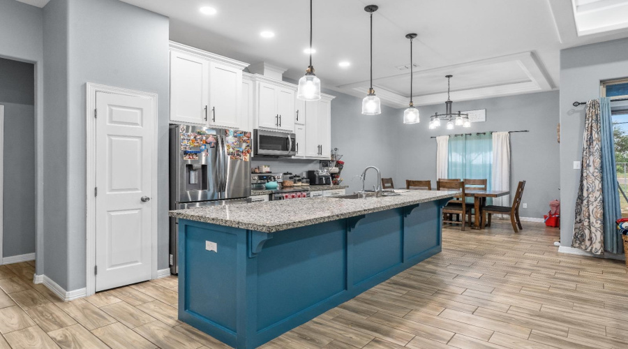 2303 Lake View Dr., Mission, Texas 78572, 3 Bedrooms Bedrooms, 6 Rooms Rooms,2 BathroomsBathrooms,Residential,For Sale,2303 Lake View Dr.,20263867