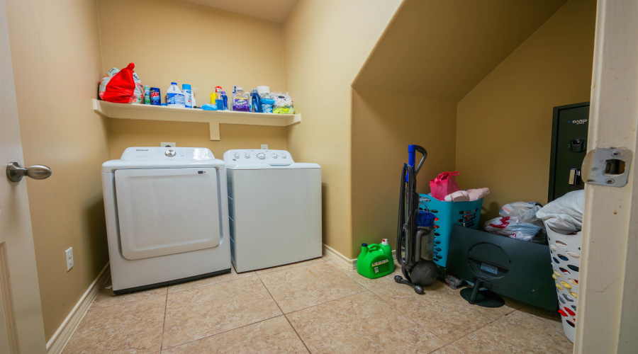 505 Silver Palm Dr, Laredo, Texas 78045, 4 Bedrooms Bedrooms, 7 Rooms Rooms,3 BathroomsBathrooms,Residential,For Sale,505 Silver Palm Dr,20263869