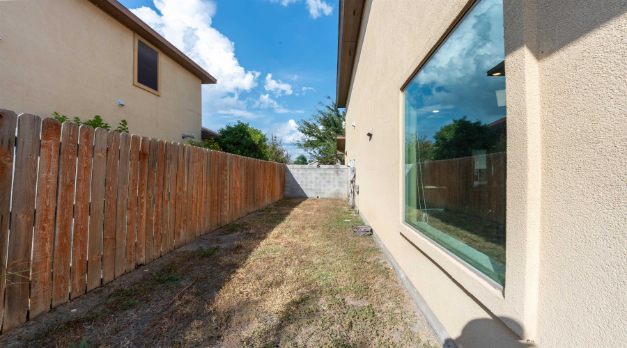 505 Silver Palm Dr, Laredo, Texas 78045, 4 Bedrooms Bedrooms, 7 Rooms Rooms,3 BathroomsBathrooms,Residential,For Sale,505 Silver Palm Dr,20263869