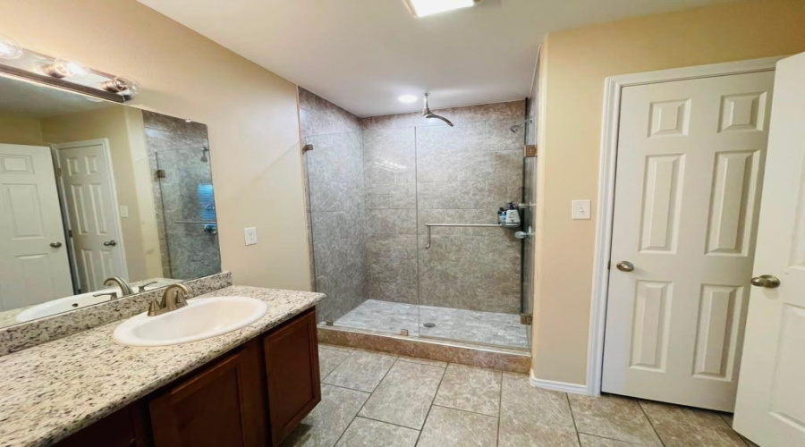 9983 Inmaculada Ln, Laredo, Texas 78045, 3 Bedrooms Bedrooms, 6 Rooms Rooms,2 BathroomsBathrooms,Residential,For Sale,9983 Inmaculada Ln,20263871