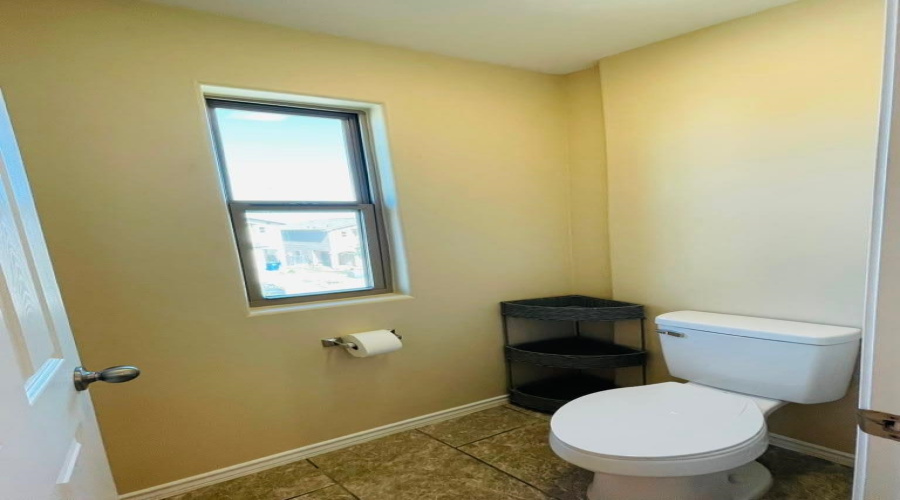 9983 Inmaculada Ln, Laredo, Texas 78045, 3 Bedrooms Bedrooms, 6 Rooms Rooms,2 BathroomsBathrooms,Residential,For Sale,9983 Inmaculada Ln,20263871