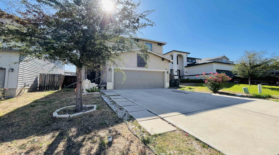 9983 Inmaculada Ln, Laredo, Texas 78045, 3 Bedrooms Bedrooms, 6 Rooms Rooms,2 BathroomsBathrooms,Residential,For Sale,9983 Inmaculada Ln,20263871
