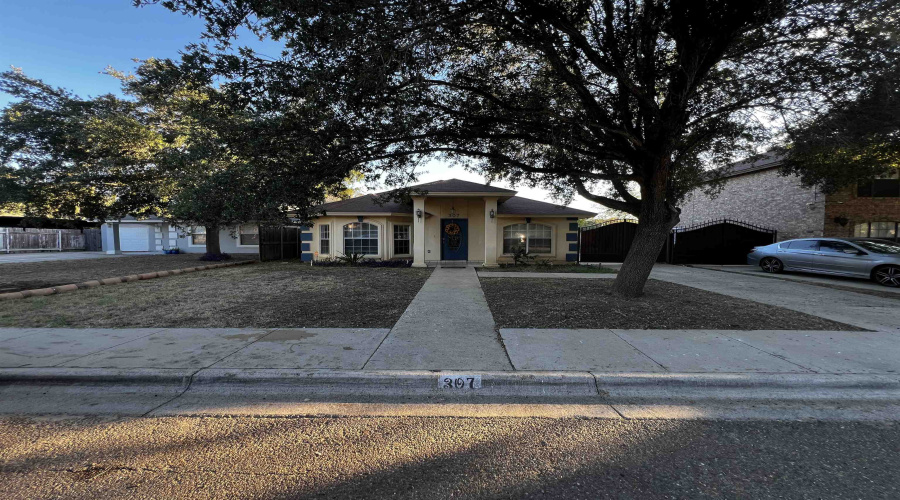307 Hancock Ct, Laredo, Texas 78046, 3 Bedrooms Bedrooms, 6 Rooms Rooms,2 BathroomsBathrooms,Residential,For Sale,307 Hancock Ct,20263875