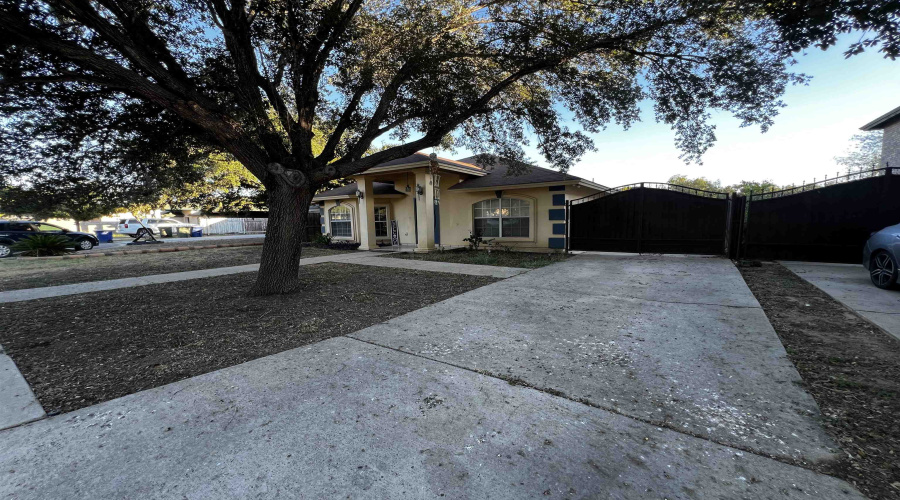 307 Hancock Ct, Laredo, Texas 78046, 3 Bedrooms Bedrooms, 6 Rooms Rooms,2 BathroomsBathrooms,Residential,For Sale,307 Hancock Ct,20263875