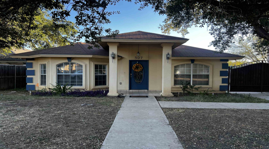 307 Hancock Ct, Laredo, Texas 78046, 3 Bedrooms Bedrooms, 6 Rooms Rooms,2 BathroomsBathrooms,Residential,For Sale,307 Hancock Ct,20263875