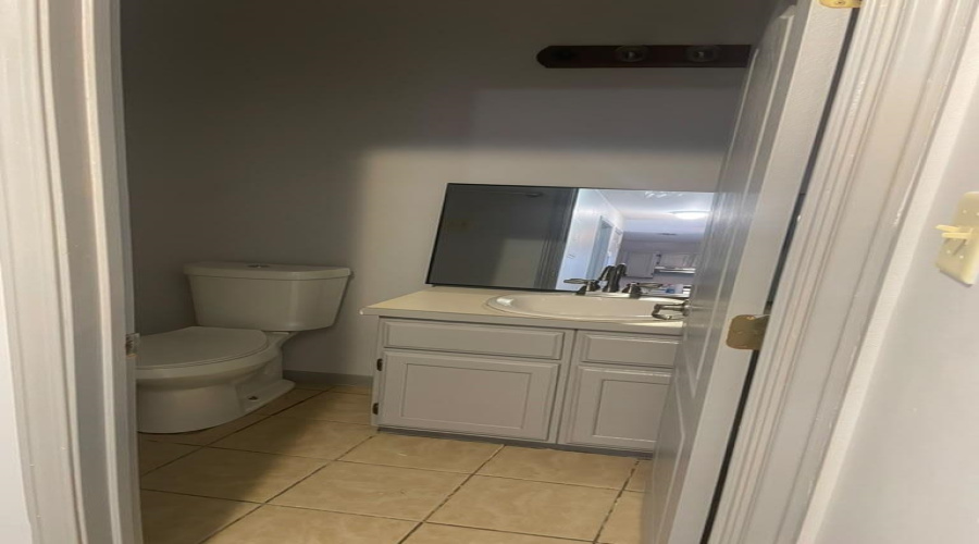 2318 Loma Vista Dr, Laredo, Texas 78046, 3 Bedrooms Bedrooms, 5 Rooms Rooms,2 BathroomsBathrooms,Residential,For Sale,2318 Loma Vista Dr,20263877