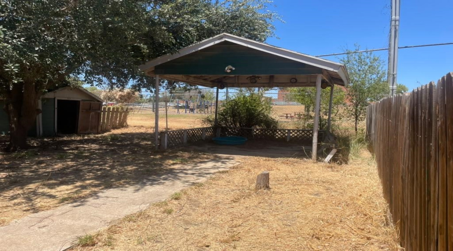 2318 Loma Vista Dr, Laredo, Texas 78046, 3 Bedrooms Bedrooms, 5 Rooms Rooms,2 BathroomsBathrooms,Residential,For Sale,2318 Loma Vista Dr,20263877