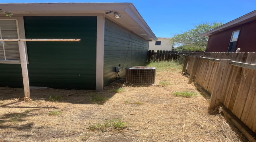 2318 Loma Vista Dr, Laredo, Texas 78046, 3 Bedrooms Bedrooms, 5 Rooms Rooms,2 BathroomsBathrooms,Residential,For Sale,2318 Loma Vista Dr,20263877