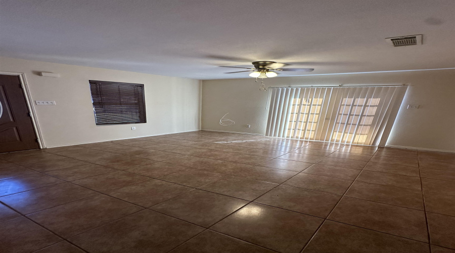 352 Ocean Dr, Laredo, Texas 78043, 3 Bedrooms Bedrooms, 5 Rooms Rooms,2 BathroomsBathrooms,Residential,For Rent,352 Ocean Dr,20263878