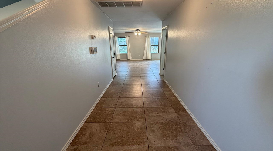 6118 Fraile Dr, Laredo, Texas 78043, 3 Bedrooms Bedrooms, 5 Rooms Rooms,2 BathroomsBathrooms,Residential,For Rent,6118 Fraile Dr,20263881