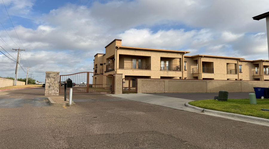 8216 Casa Verde Rd, Laredo, Texas 78041, 2 Bedrooms Bedrooms, 5 Rooms Rooms,2 BathroomsBathrooms,Residential,For Rent,8216 Casa Verde Rd,20263883