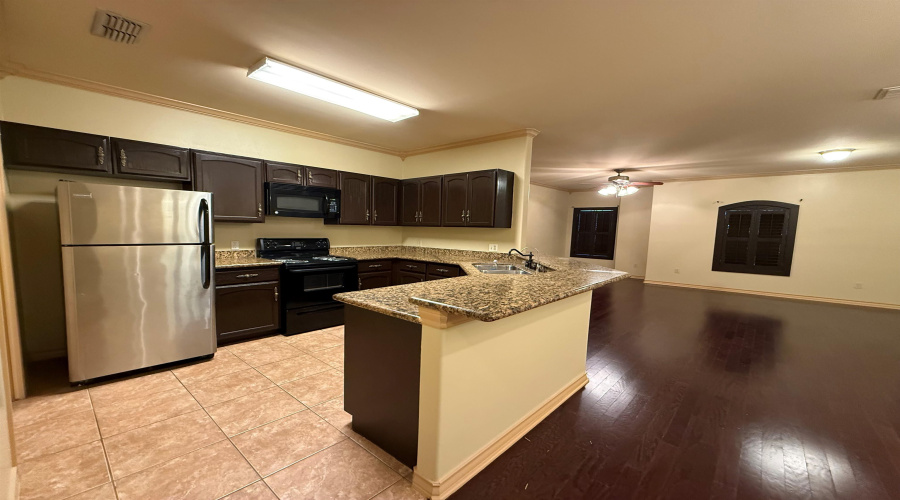 8216 Casa Verde Rd, Laredo, Texas 78041, 2 Bedrooms Bedrooms, 5 Rooms Rooms,2 BathroomsBathrooms,Residential,For Rent,8216 Casa Verde Rd,20263883