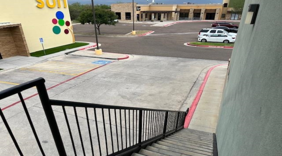 2715 E Del Mar Blvd, Laredo, Texas 78045, 1 Room Rooms,1 BathroomBathrooms,Commercial retail/office,For Rent,2715 E Del Mar Blvd,20252226