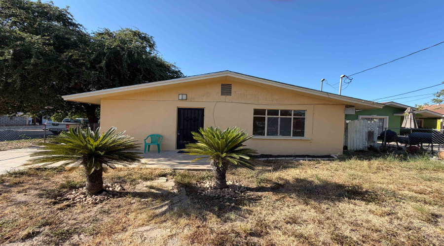 3502 Guadalupe St, Laredo, TX 78043, Texas 78043-3827, ,Multi-family,For Sale,3502 Guadalupe St,20263888