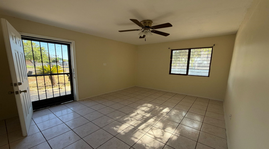 3502 Guadalupe St, Laredo, TX 78043, Texas 78043-3827, ,Multi-family,For Sale,3502 Guadalupe St,20263888
