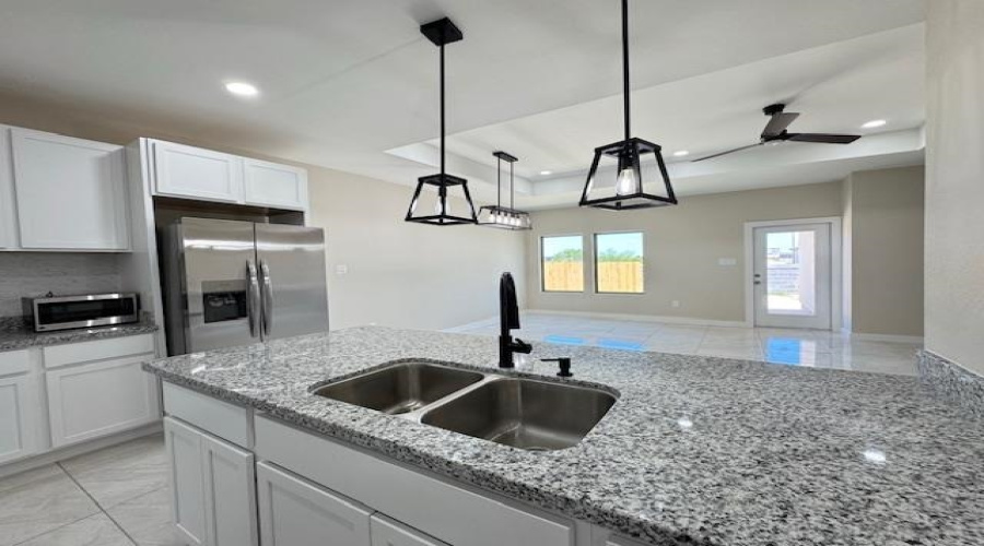 6702 El Freno, Laredo, Texas 78046, 3 Bedrooms Bedrooms, 6 Rooms Rooms,2 BathroomsBathrooms,Residential,For Rent,6702 El Freno,20263887