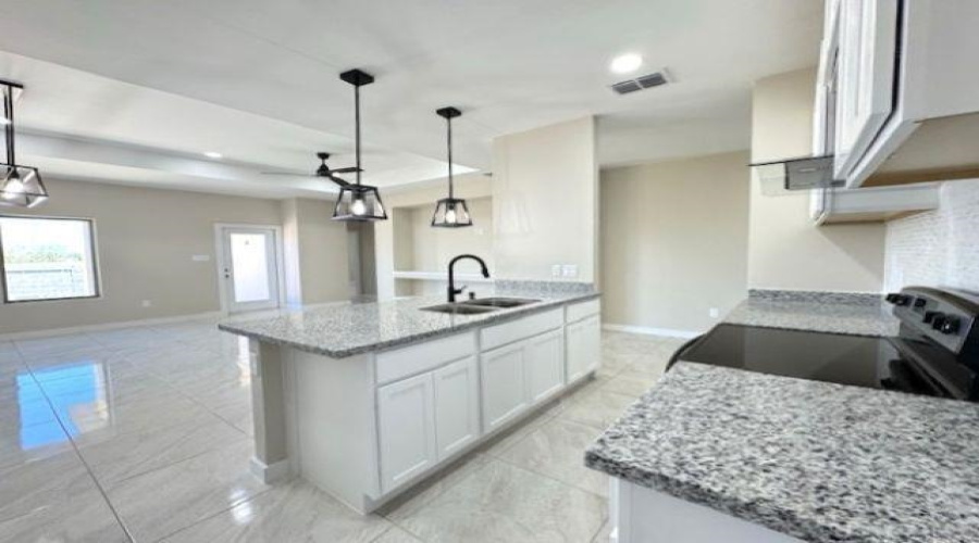 6702 El Freno, Laredo, Texas 78046, 3 Bedrooms Bedrooms, 6 Rooms Rooms,2 BathroomsBathrooms,Residential,For Rent,6702 El Freno,20263887