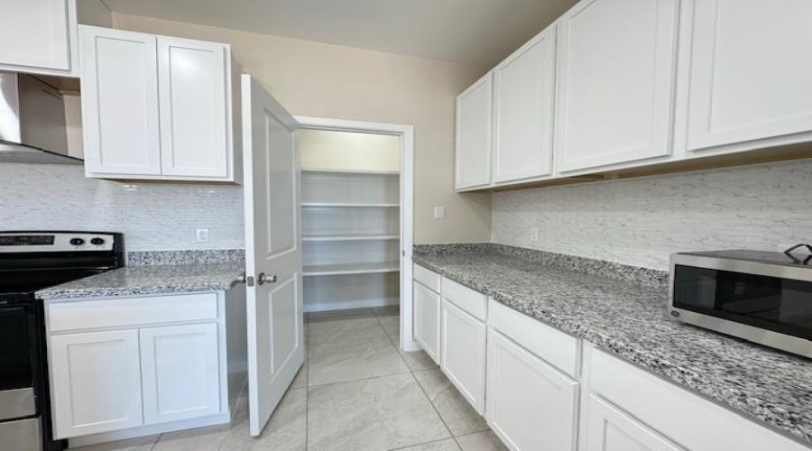 6702 El Freno, Laredo, Texas 78046, 3 Bedrooms Bedrooms, 6 Rooms Rooms,2 BathroomsBathrooms,Residential,For Rent,6702 El Freno,20263887