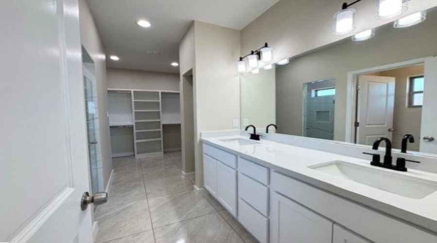 6702 El Freno, Laredo, Texas 78046, 3 Bedrooms Bedrooms, 6 Rooms Rooms,2 BathroomsBathrooms,Residential,For Rent,6702 El Freno,20263887