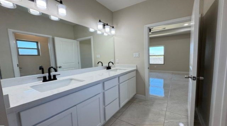 6702 El Freno, Laredo, Texas 78046, 3 Bedrooms Bedrooms, 6 Rooms Rooms,2 BathroomsBathrooms,Residential,For Rent,6702 El Freno,20263887
