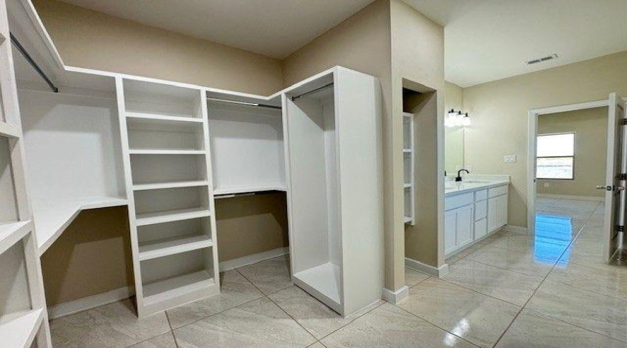 6702 El Freno, Laredo, Texas 78046, 3 Bedrooms Bedrooms, 6 Rooms Rooms,2 BathroomsBathrooms,Residential,For Rent,6702 El Freno,20263887