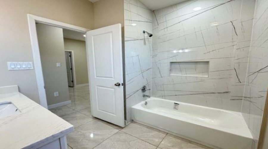 6702 El Freno, Laredo, Texas 78046, 3 Bedrooms Bedrooms, 6 Rooms Rooms,2 BathroomsBathrooms,Residential,For Rent,6702 El Freno,20263887
