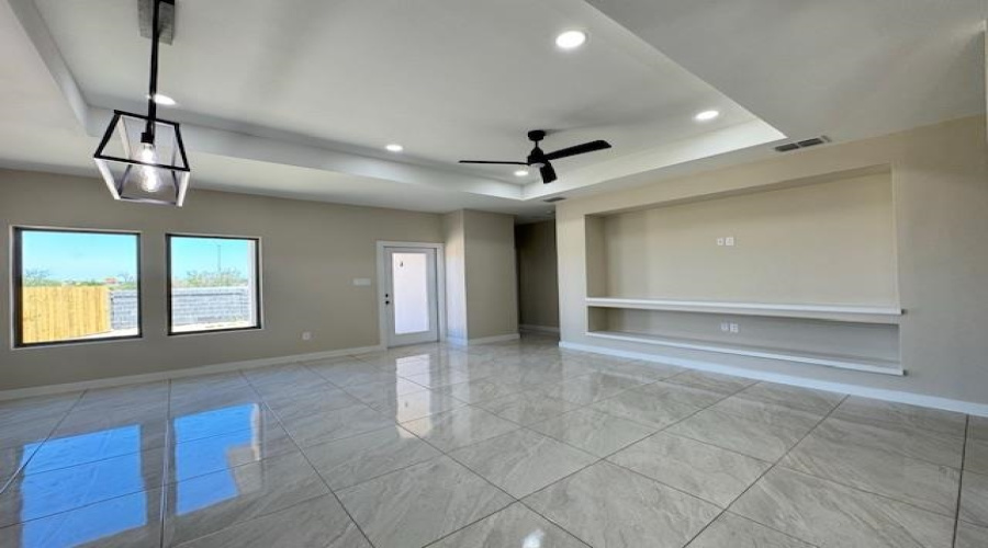 6702 El Freno, Laredo, Texas 78046, 3 Bedrooms Bedrooms, 6 Rooms Rooms,2 BathroomsBathrooms,Residential,For Rent,6702 El Freno,20263887