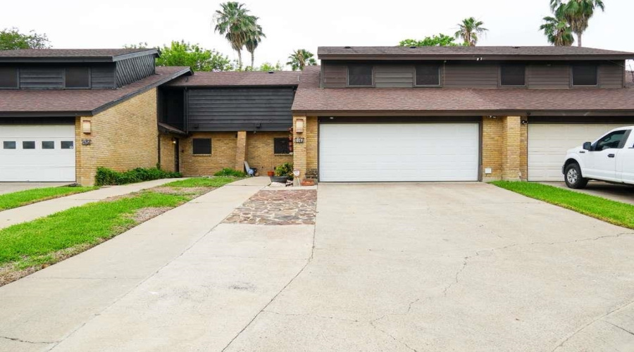 16 Quadrangle Cir, Laredo, Texas 78041, 3 Bedrooms Bedrooms, 7 Rooms Rooms,2 BathroomsBathrooms,Residential,For Sale,16 Quadrangle Cir,20263889