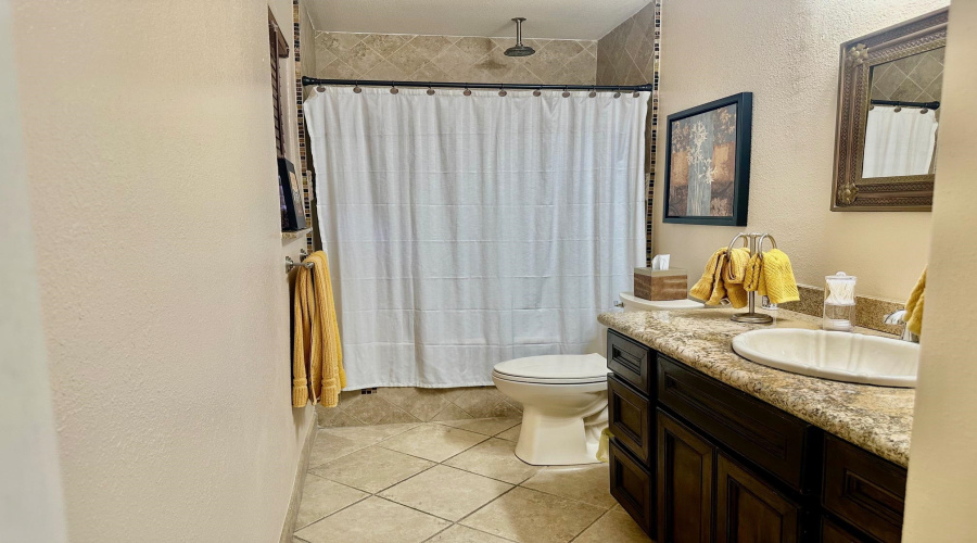 16 Quadrangle Cir, Laredo, Texas 78041, 3 Bedrooms Bedrooms, 7 Rooms Rooms,2 BathroomsBathrooms,Residential,For Sale,16 Quadrangle Cir,20263889