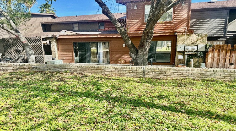 16 Quadrangle Cir, Laredo, Texas 78041, 3 Bedrooms Bedrooms, 7 Rooms Rooms,2 BathroomsBathrooms,Residential,For Sale,16 Quadrangle Cir,20263889