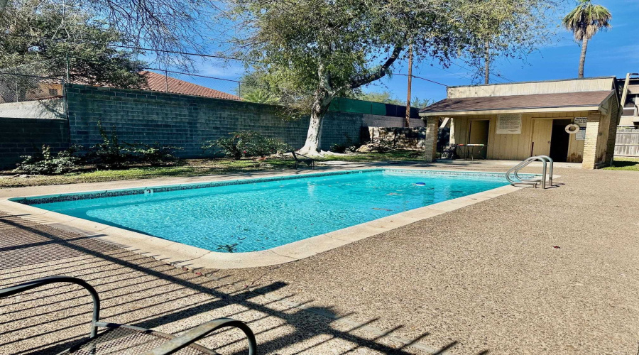 16 Quadrangle Cir, Laredo, Texas 78041, 3 Bedrooms Bedrooms, 7 Rooms Rooms,2 BathroomsBathrooms,Residential,For Sale,16 Quadrangle Cir,20263889