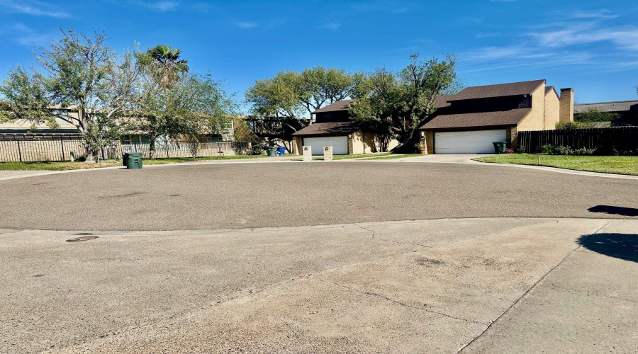 16 Quadrangle Cir, Laredo, Texas 78041, 3 Bedrooms Bedrooms, 7 Rooms Rooms,2 BathroomsBathrooms,Residential,For Sale,16 Quadrangle Cir,20263889