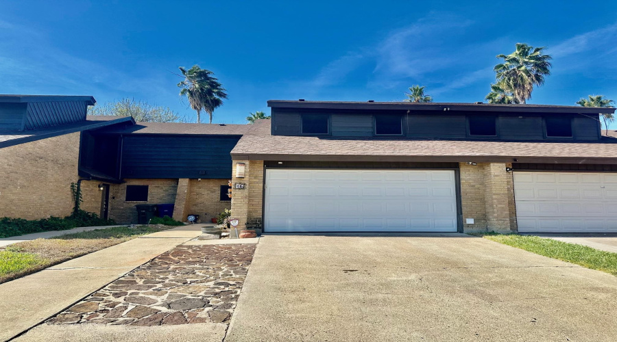 16 Quadrangle Cir, Laredo, Texas 78041, 3 Bedrooms Bedrooms, 7 Rooms Rooms,2 BathroomsBathrooms,Residential,For Sale,16 Quadrangle Cir,20263889