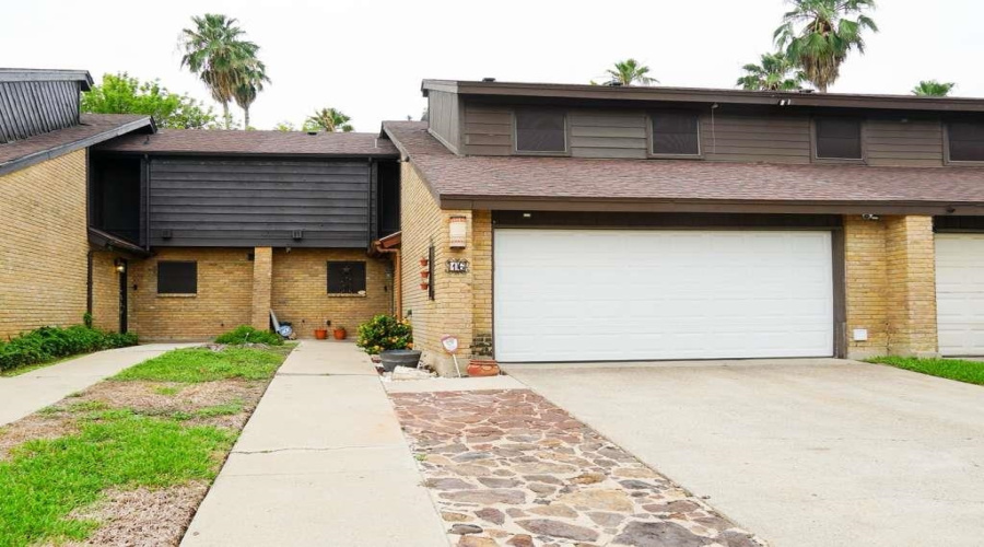 16 Quadrangle Cir, Laredo, Texas 78041, 3 Bedrooms Bedrooms, 7 Rooms Rooms,2 BathroomsBathrooms,Residential,For Sale,16 Quadrangle Cir,20263889