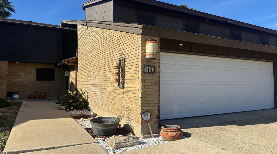 16 Quadrangle Cir, Laredo, Texas 78041, 3 Bedrooms Bedrooms, 7 Rooms Rooms,2 BathroomsBathrooms,Residential,For Sale,16 Quadrangle Cir,20263889