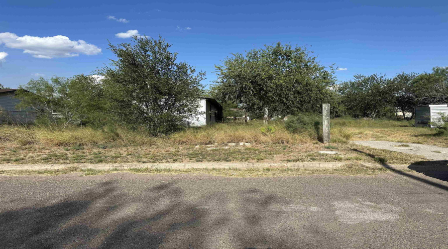 707 S Frans St., hebbronville, Texas 78361, 3 Bedrooms Bedrooms, 5 Rooms Rooms,2 BathroomsBathrooms,Residential,For Sale,707 S Frans St.,20263890