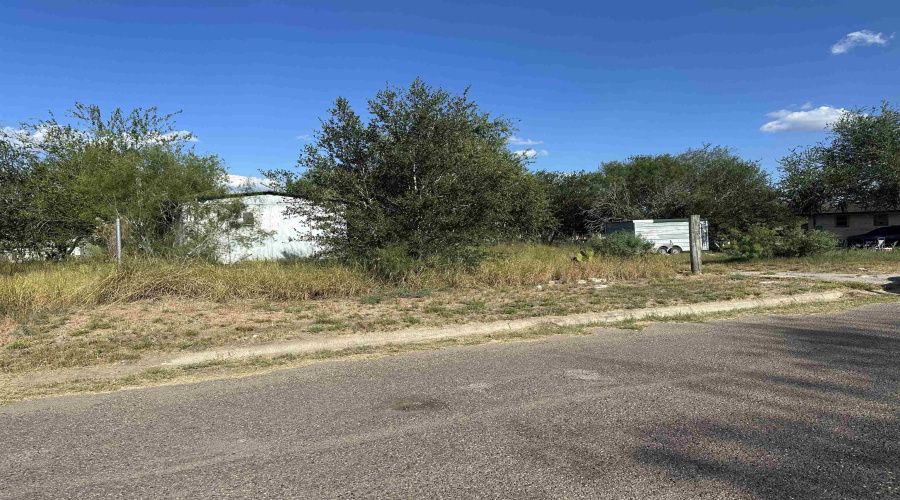 707 S Frans St., hebbronville, Texas 78361, 3 Bedrooms Bedrooms, 5 Rooms Rooms,2 BathroomsBathrooms,Residential,For Sale,707 S Frans St.,20263890