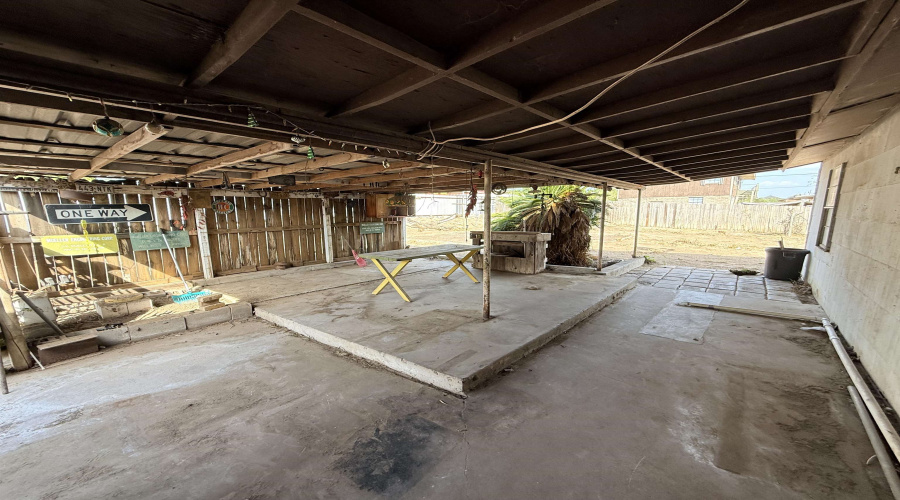 5222 Vicki Ln, Zapata, Texas 78076, 3 Bedrooms Bedrooms, 5 Rooms Rooms,1 BathroomBathrooms,Residential,For Sale,5222 Vicki Ln,20263892