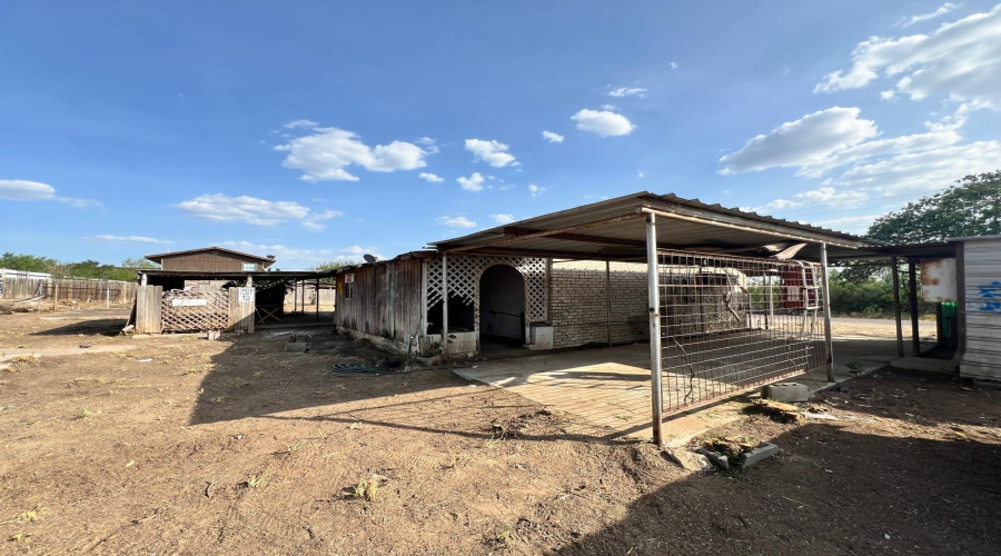 5222 Vicki Ln, Zapata, Texas 78076, 3 Bedrooms Bedrooms, 5 Rooms Rooms,1 BathroomBathrooms,Residential,For Sale,5222 Vicki Ln,20263892