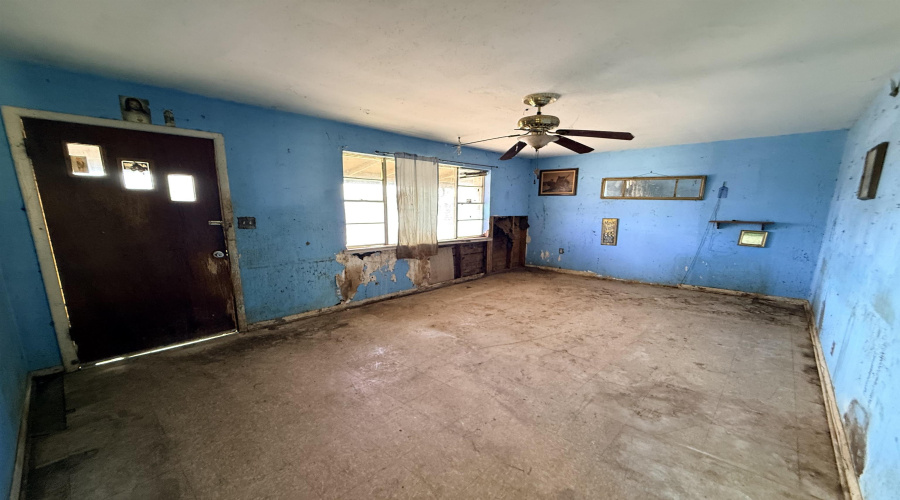 5222 Vicki Ln, Zapata, Texas 78076, 3 Bedrooms Bedrooms, 5 Rooms Rooms,1 BathroomBathrooms,Residential,For Sale,5222 Vicki Ln,20263892