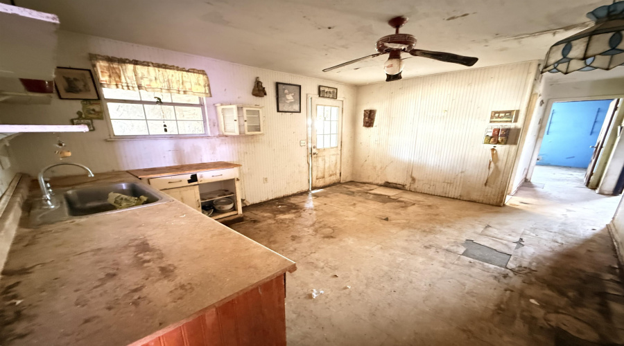 5222 Vicki Ln, Zapata, Texas 78076, 3 Bedrooms Bedrooms, 5 Rooms Rooms,1 BathroomBathrooms,Residential,For Sale,5222 Vicki Ln,20263892