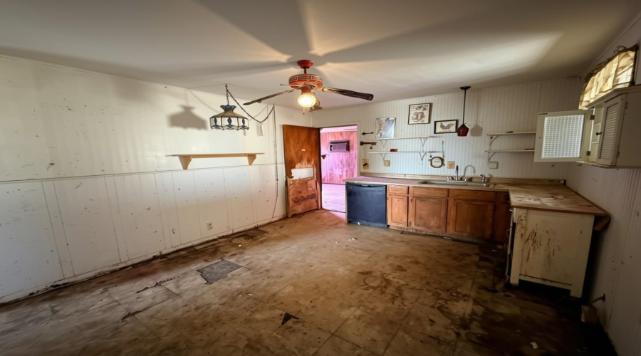 5222 Vicki Ln, Zapata, Texas 78076, 3 Bedrooms Bedrooms, 5 Rooms Rooms,1 BathroomBathrooms,Residential,For Sale,5222 Vicki Ln,20263892